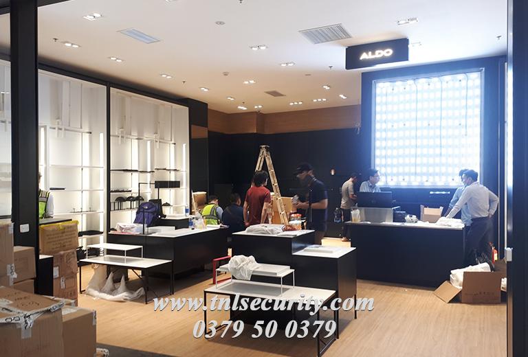 lap-may-dem-nguoi-hong-ngoai-cho-cua-hang-aldo